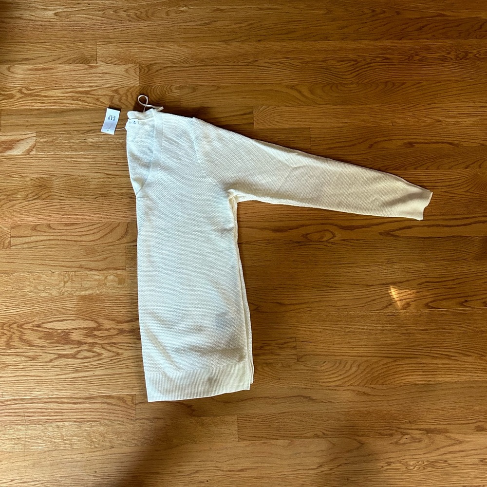 Gap sweater